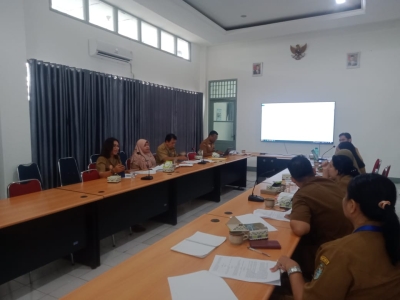 Rapat Pembahasan Penyusunan Rancangan Peraturan Bupati Sintang tentang Tata Cara Pelaksanaan Pemungutan Retribusi Persetujuan Bangunan Gedung di Kabupaten Sintang oleh Dinas Penanaman Modal dan Pelayanan Terpadu Satu Pintu Kabupaten Sintang