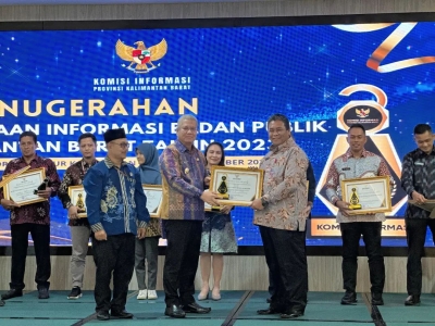 DPMPTSP Kabupaten Sintang Mendapatkan Penghargaan piagam Keterbukaan Informasi Kategori OPD Tingkat Kabupaten/Kota dengan Kualifikasi "Cukup Informatif".